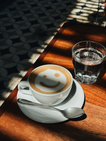 Café y felicidad: ¿por qué el café puede mejorar tu día?